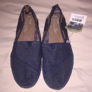 Women’s toms 8.5